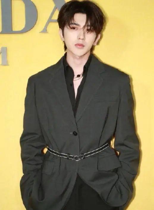 三亿体育官网-昆凌沾周杰伦绯闻练就金刚身 自曝最冒险事为拔后院蘑菇(图4) 三亿体育官网