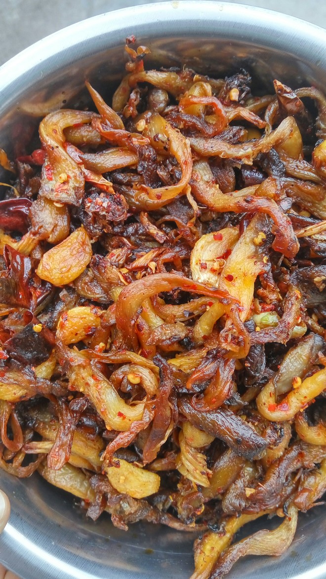 三亿体育:香辣小鱼的做法(图3) 三亿体育