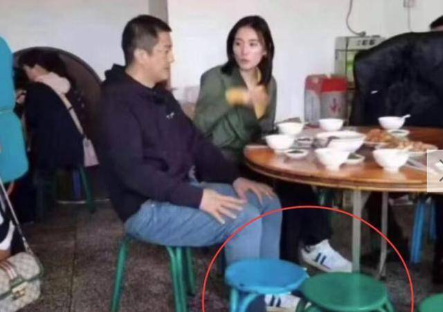 *
王菲女儿李嫣改小我私家简介 俩英文单词饱含深意 疑似不堪网络暴力_三亿体育手机版(图17)